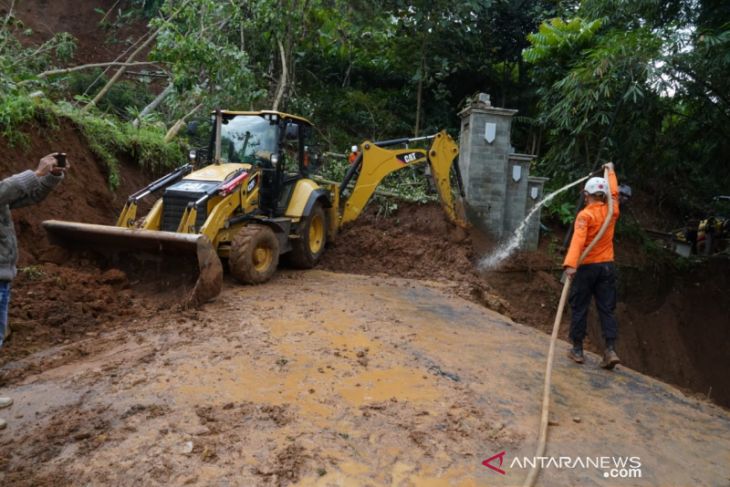 Warga terdampak banjir di Garut kembali beraktivitas biasa