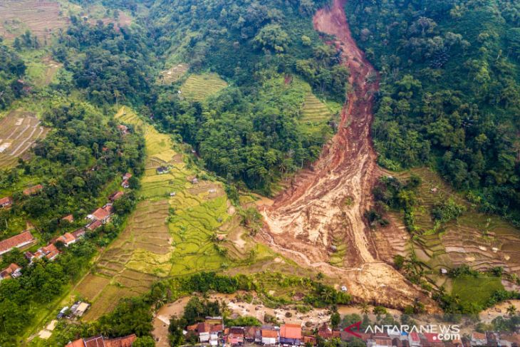 Tanah longsor di Kabupaten Sumedang 