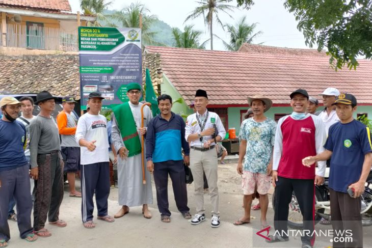 Ketua Majelis Syuro Al-Khairiyah resmikan Madrasah di Bojonegara Serang