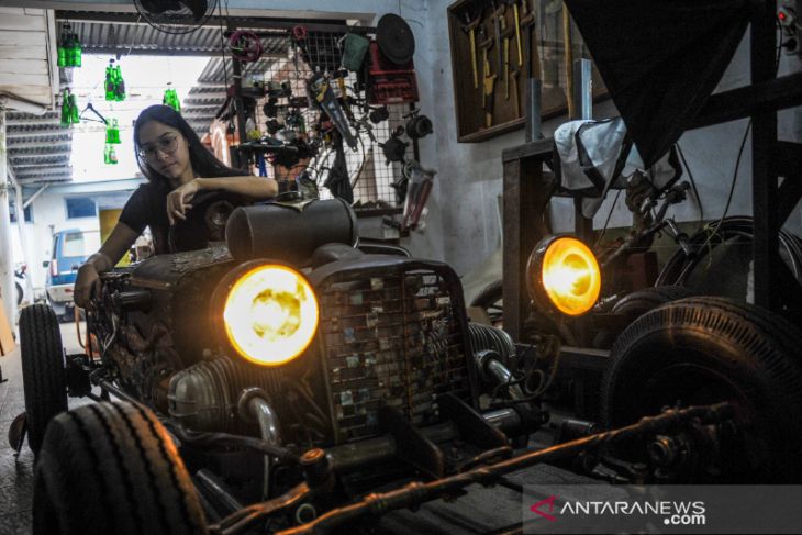 Mobil Hot Rod karya mahasiswi ITB