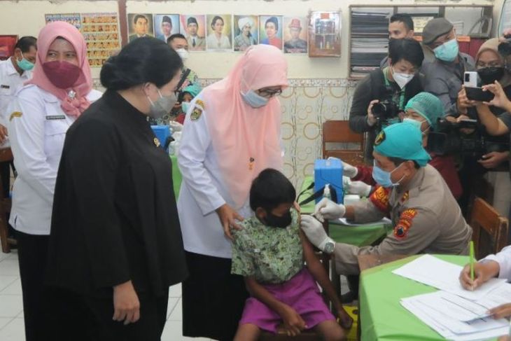 Ketua DPR tinjau vaksinasi COVID-19 untuk siswa SD
