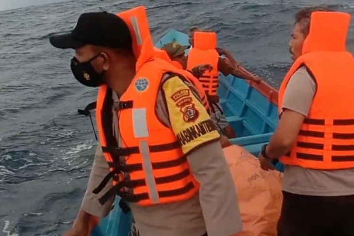 Kapal berpenumpang 15 orang tenggelam di perairan Pulau Kabat patuhi peringatan BMKG