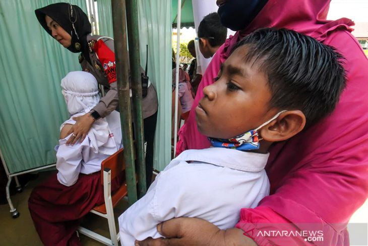 Vaksinasi siswa sekolah dasar persiapan PTM 100 persen