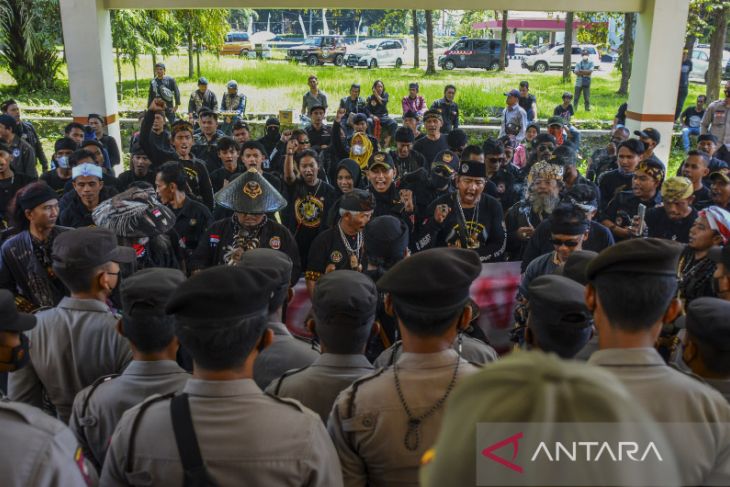 Unjuk rasa penyataan Arteria Dahlan 