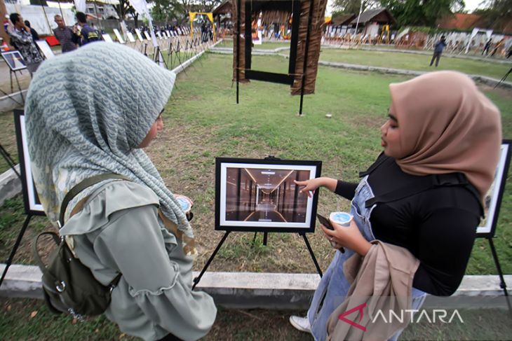 Pameran foto karya mahasiswa