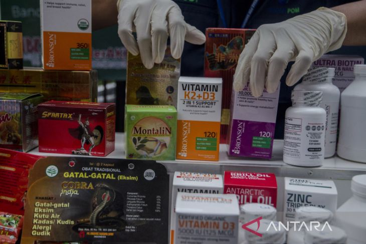 Pemusnahan obat dan makanan ilegal di Bandung 