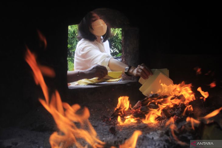 Sembahyang Leluhur Jelang Imlek