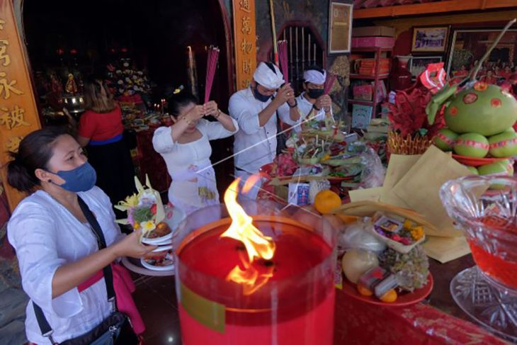 Perayaan Imlek dengan budaya Bali