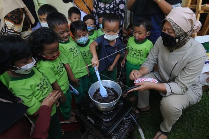 Wisata edukasi pembuatan coklat tempe