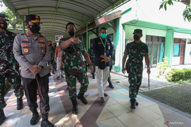 Kunjungan Panglima TNI di Asrama Haji Surabaya