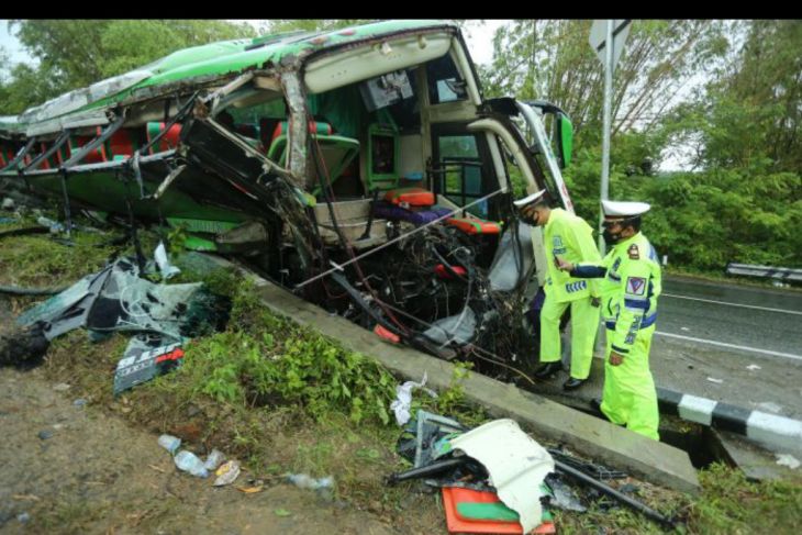 Kecelakaan bus di Bantul