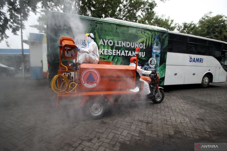 Penyemprotan Disinfektan di Terminal Larangan Sidoarjo