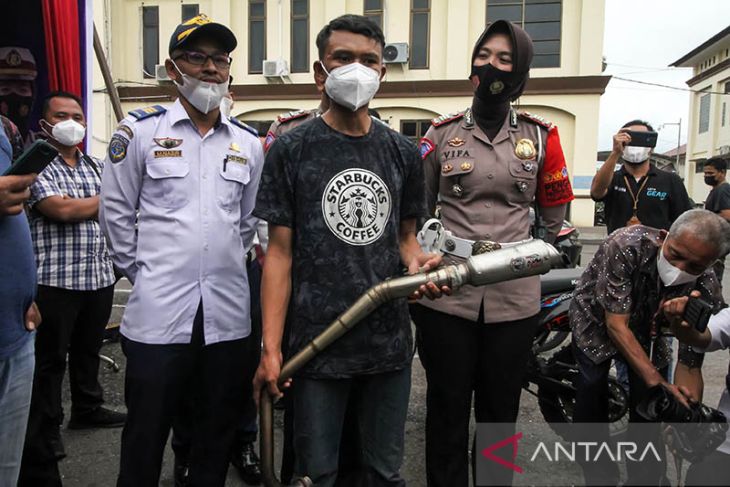 Penindakan pelanggar knalpot brong