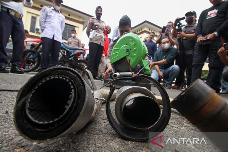 Penindakan pelanggar knalpot brong