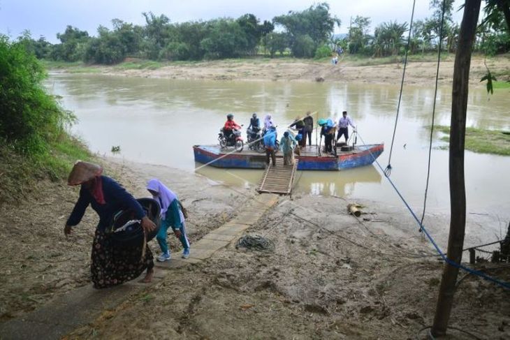 Transportasi perahu penyeberangan