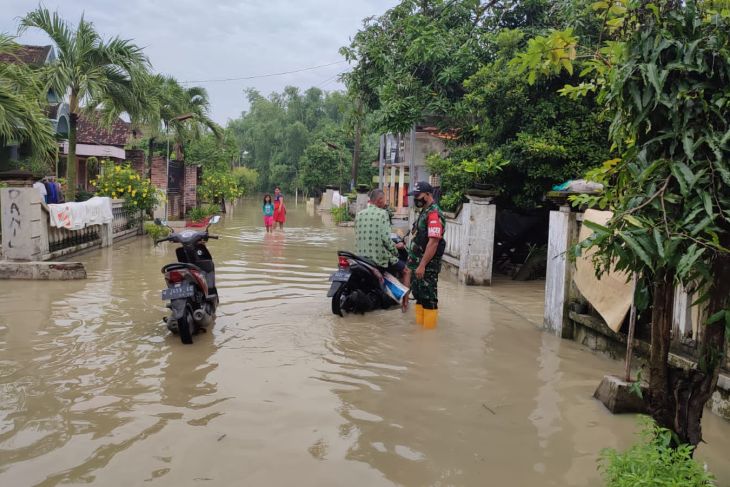 Kali Lamong Meluap, Delapan Desa Di Gresik Tergenang Banjir - ANTARA ...