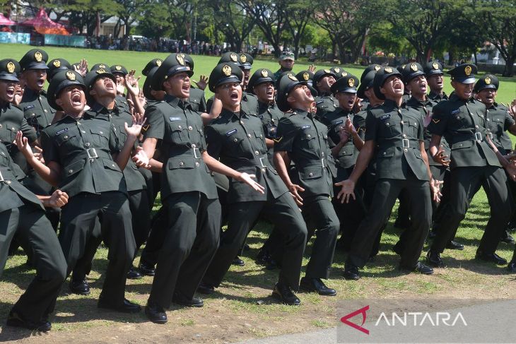 Upacara penutupan pendidikan bintara TNI AD