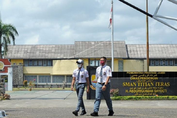 Puluhan siswa sekolah terpapar Covid-19 di Jambi