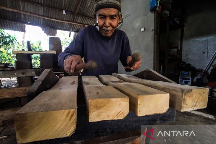 Alat musik canang ceurekeuh terancam punah