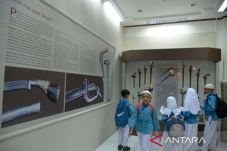 Pelajar kunjungi pameran senjata Kerajaan Aceh Darussalam