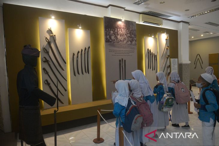 Pelajar kunjungi pameran senjata Kerajaan Aceh Darussalam