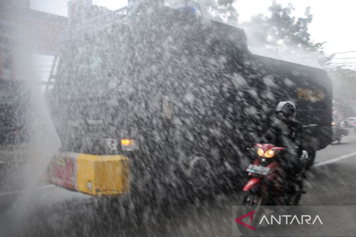 Patroli kerumunan di Bandung