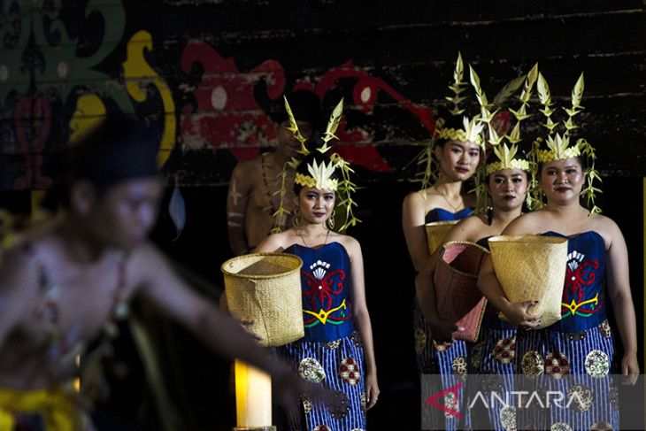 Pentas Seni Dayak Maanyan Warukin