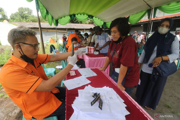 Penyaluran dana bantuan program sembako