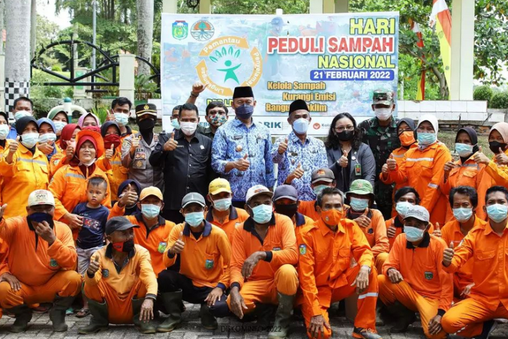 Bupati Sukandar Peringati Hari Peduli Sampah Nasional Bersama Petugas ...