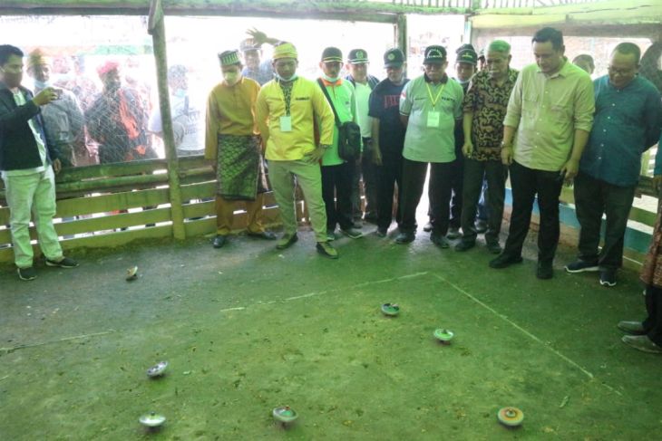 Wabup Sambas Buka Pertandingan Pangkak Gasing Bupati Cup 2022 Antara