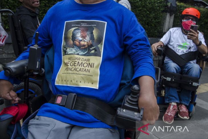 Peringatan Hari Kursi Roda Dunia di Bandung