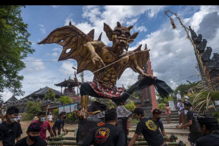 Pawai ogoh-ogoh di Sulawesi Tengah