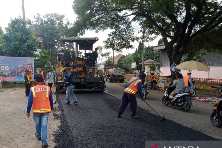 Kontraktor PLTGU Jawa-1 Lakukan Perbaikan Jalan Di Karawang - ANTARA ...