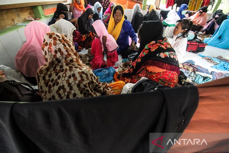 Etnis rohingya terdampar menunggu pemindahan