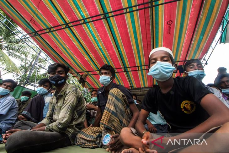 Etnis rohingya terdampar menunggu pemindahan