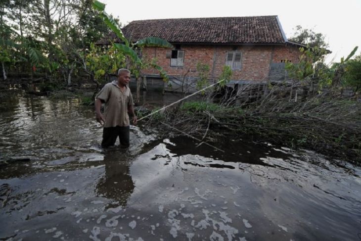 Pembangunan kanal pribadi sebabkan banjir di Danau Teluk