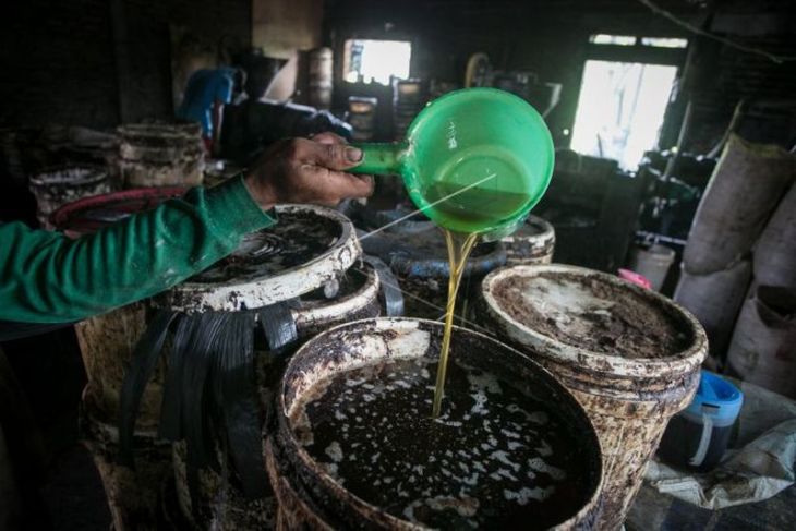 Produksi minyak goreng dari biji kapuk randu
