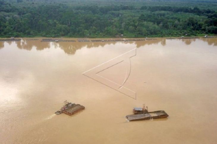 Penambangan pasir di Sungai Batanghari