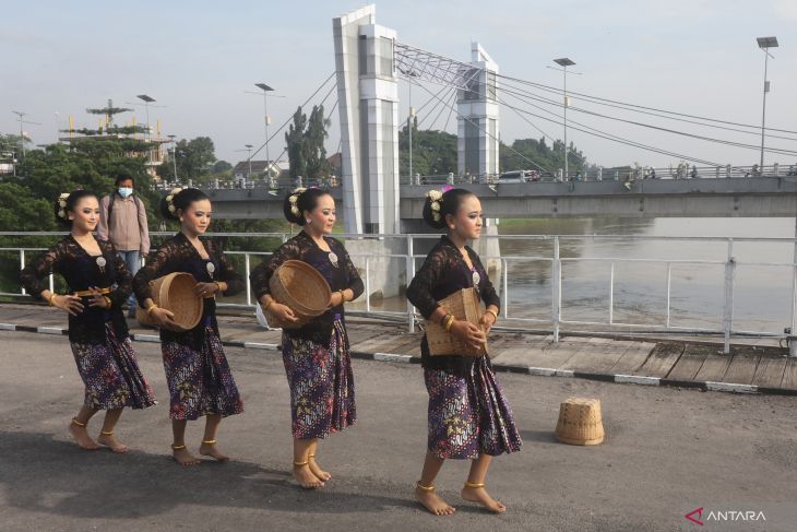 Peringatan Berdirinya Jembatan Lama Kediri