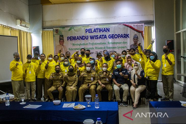 Pelatihan Pemandu Wisata Geopark Meratus