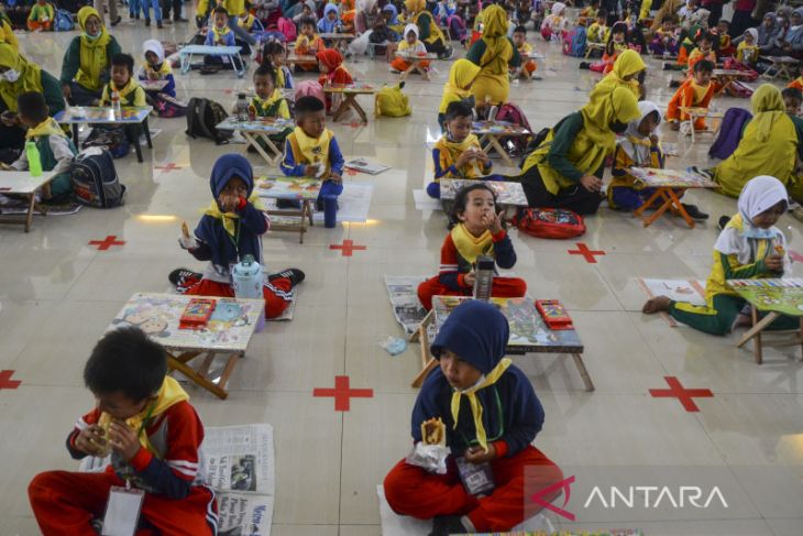 Gerakan cinta rupiah dan makan ikan 