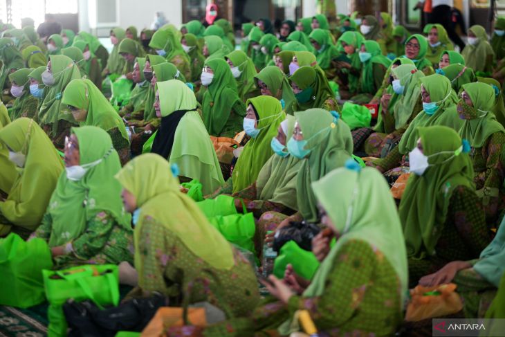 Harlah ke-76 Muslimat NU di Sidoarjo