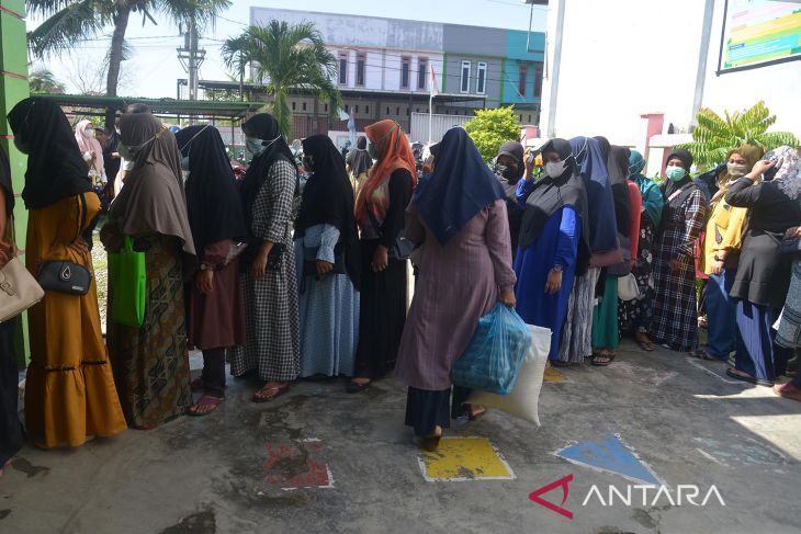 Bantuan sembako untuk fakir miskin jelang Ramadhan