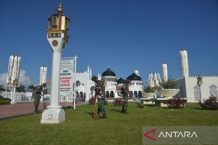 TNI bersihkan masjid jelang Ramadhan di Aceh