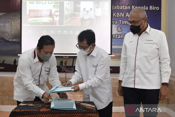 Serah Terima Jabatan Kabiro Antara Jatim