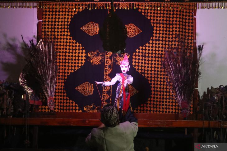 Pentas Wayang Krucil