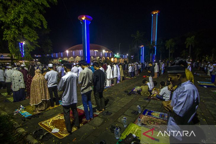 Shalat tarawih di Banjarmasin