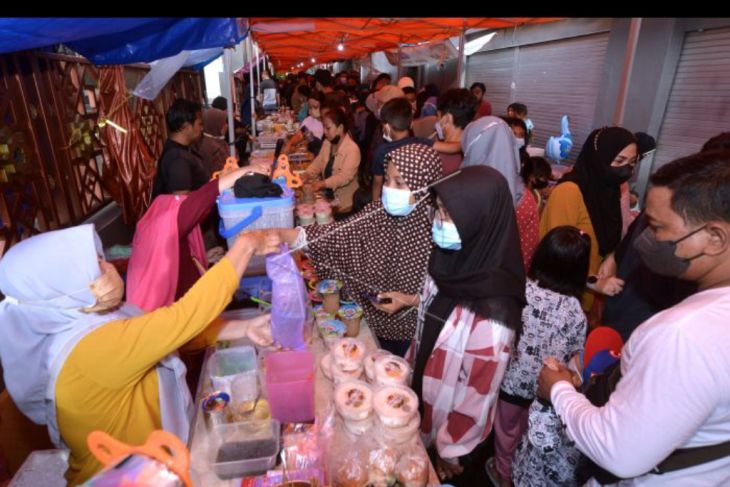 Pasar takjil kampung Wanasari Denpasar