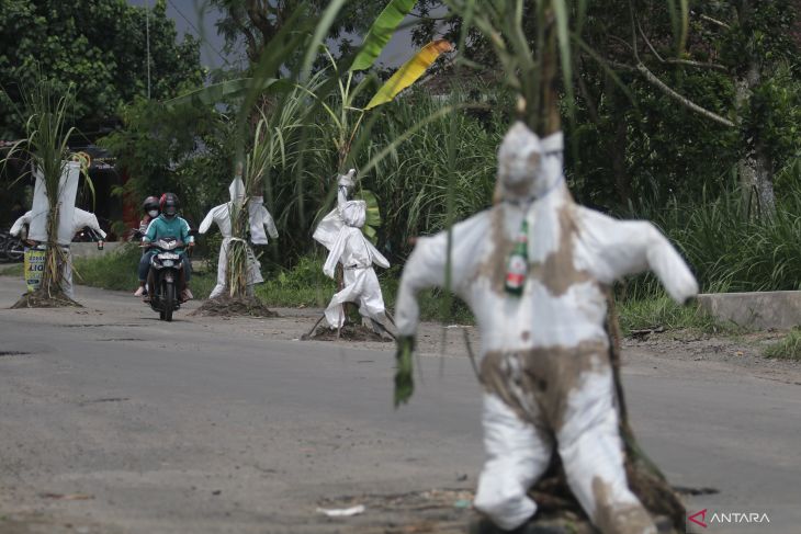 Protes Jalan Rusak di Kediri