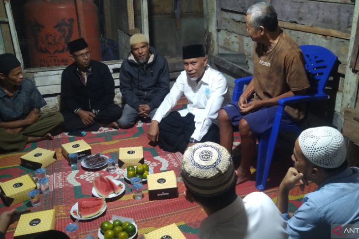 Gubernur Sumbar sahur di rumah warga kurang mampu